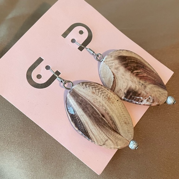 Boho Chic Taupe Earrings - Picture 5 of 8